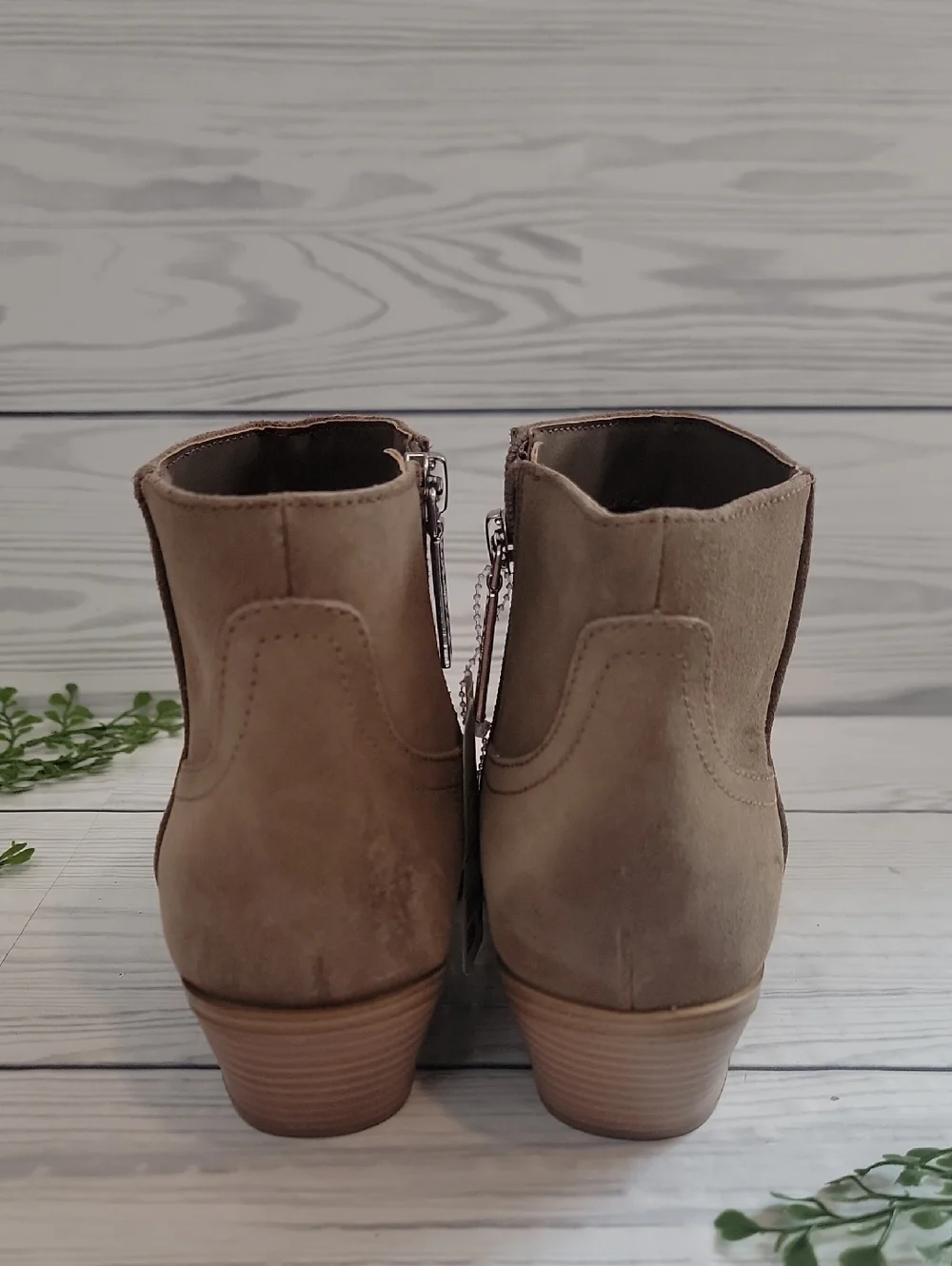 Guess Gwnebila Suede Pointed Toe Ankle Boots - Taupe NWT Womens Size 6.5